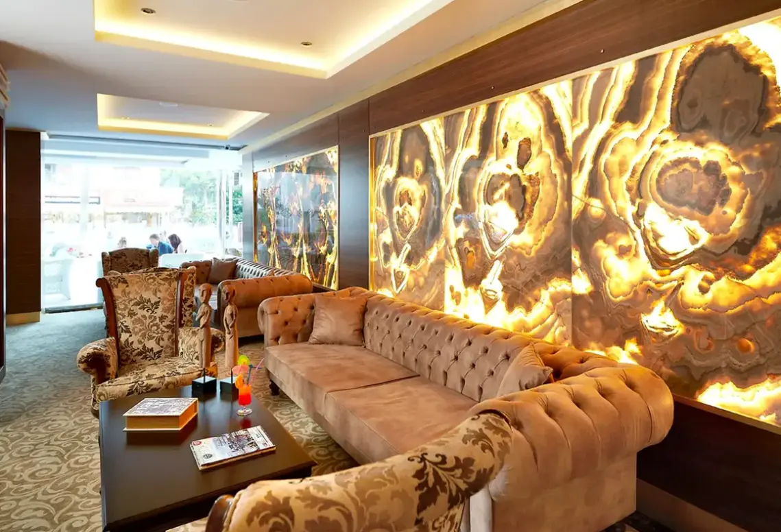 Lobby hotelu Emre Hotel & Emre Beach