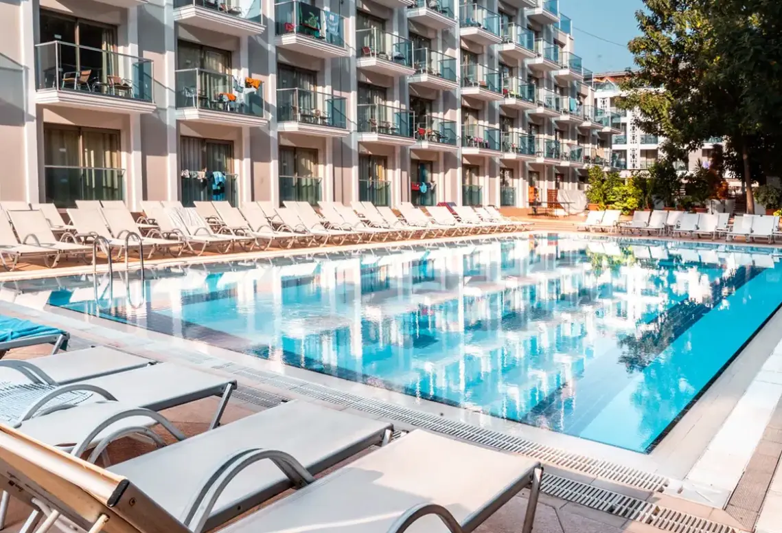Basen w hotelu Emre Hotel & Emre Beach
