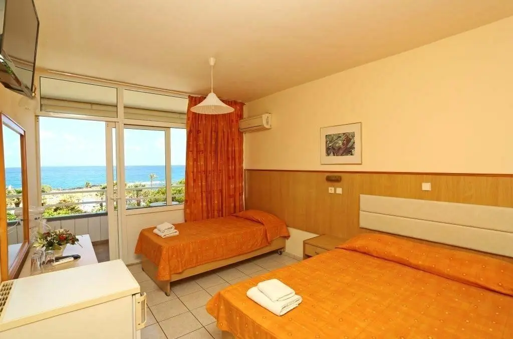 Pokój w hotelu Eri Beach & Village