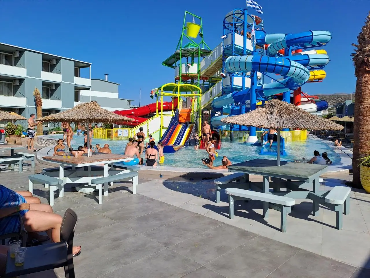 Basen w hotelu Eri Beach & Village