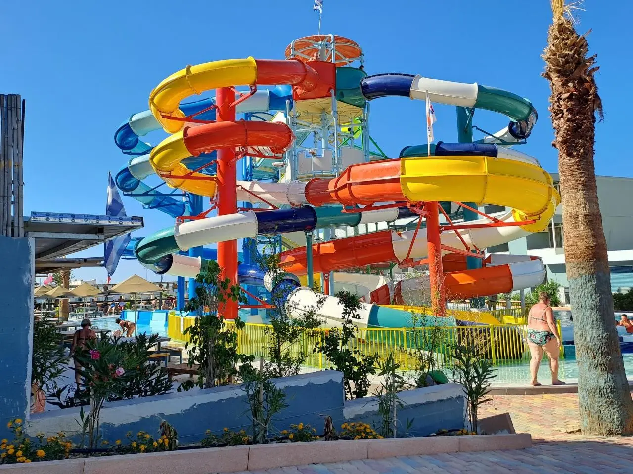 Basen w hotelu Eri Beach & Village