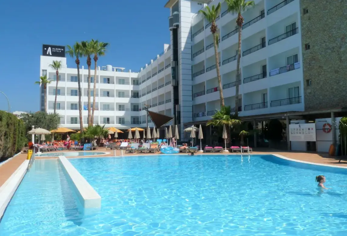 Basen w hotelu Fergus Club Pineda Splash