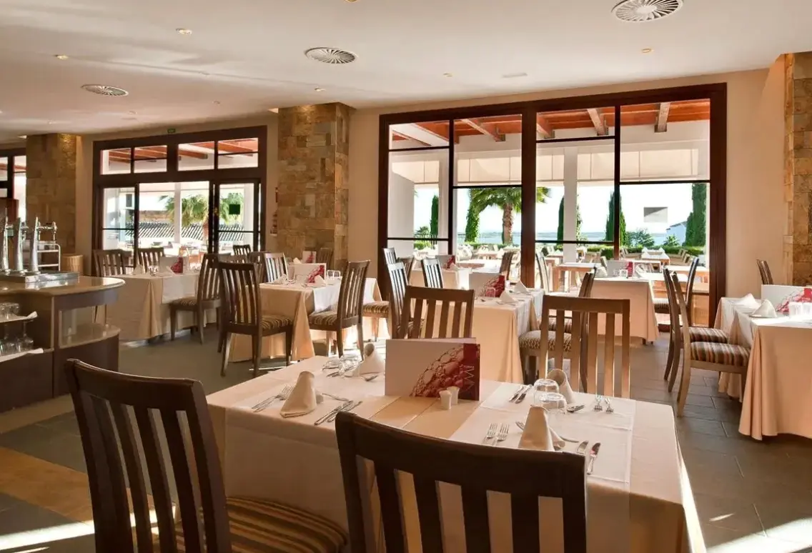 Restauracja i jedzenie w hotelu Fuerte el Rompido