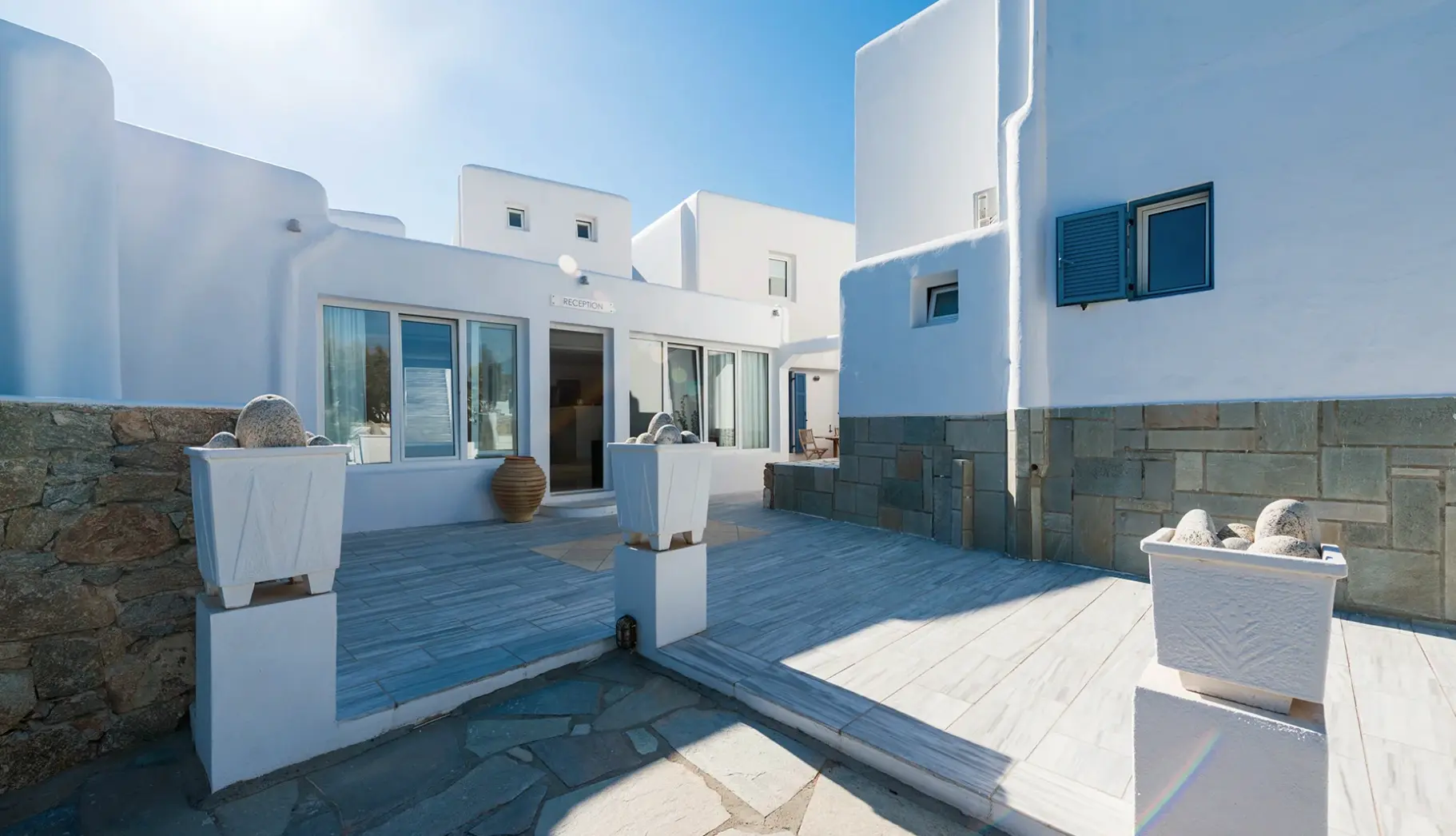 Plaża przy hotelu Giannoulaki Delian Collection