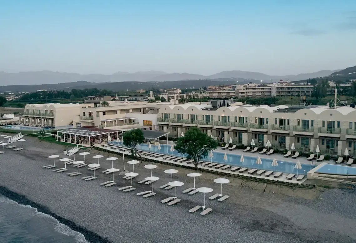Basen w hotelu Giannoulis Grand Bay Beach Resort