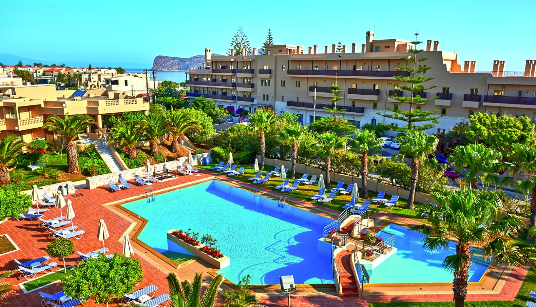 Basen w hotelu Giannoulis Santa Marina Beach Resort
