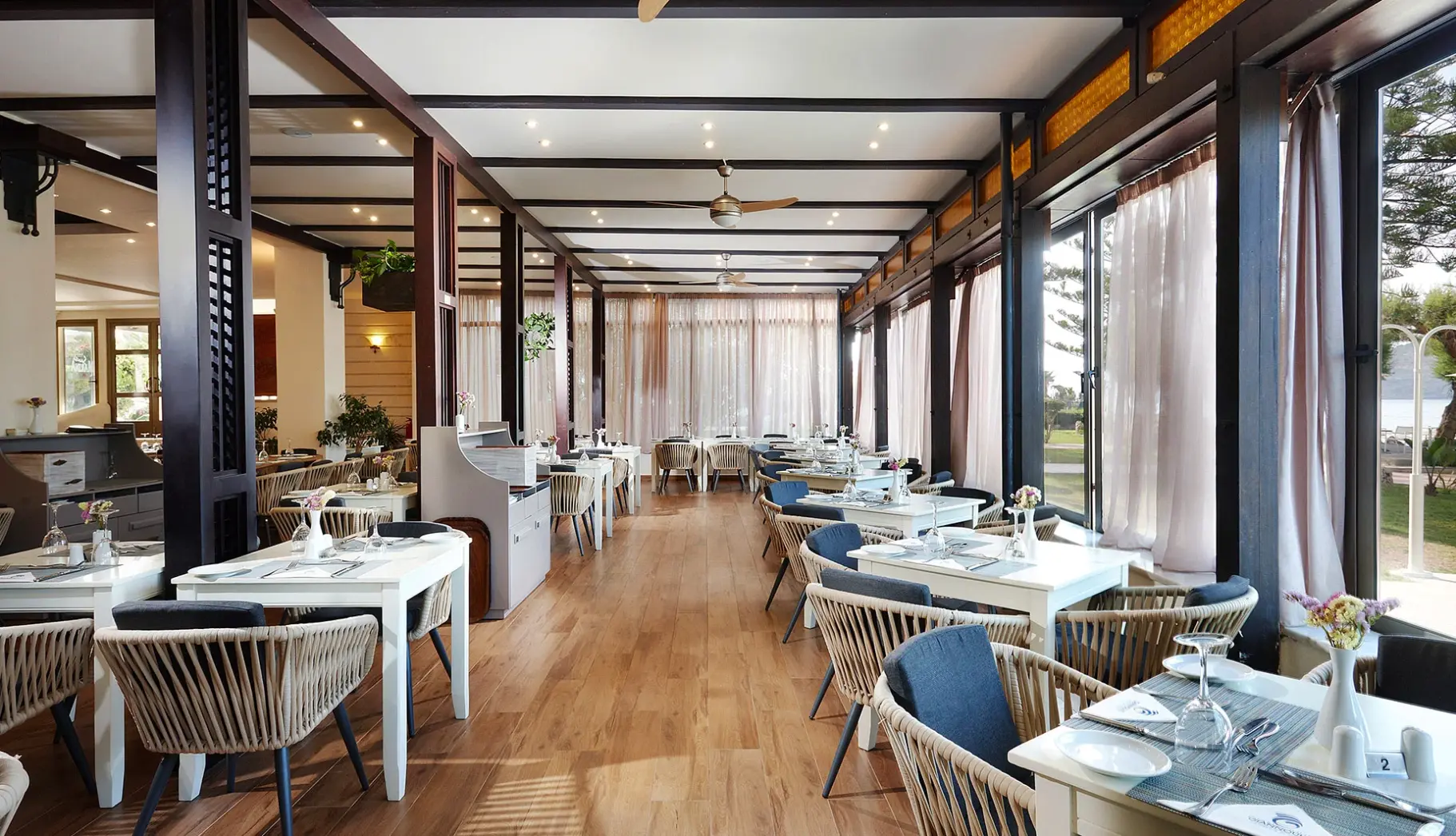 Restauracja i jedzenie w hotelu Giannoulis Santa Marina Beach Resort