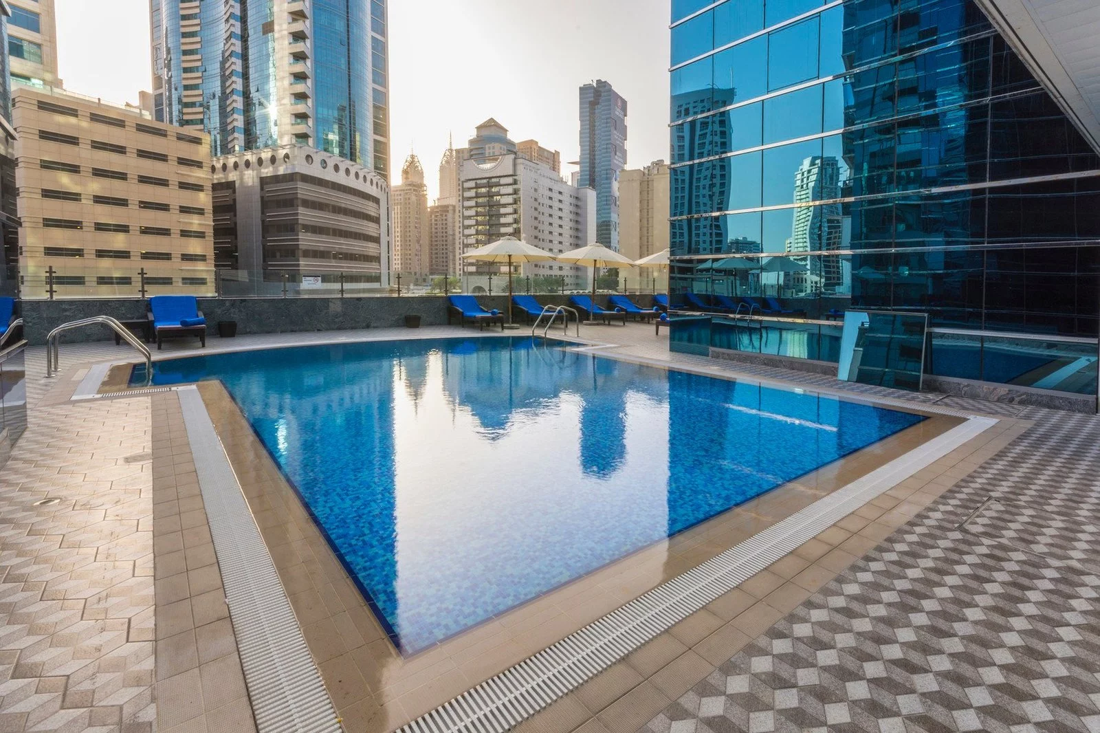 Hotel Hotel Golden Tulip Media w Zjednoczone Emiraty Arabskie - oferta last minute