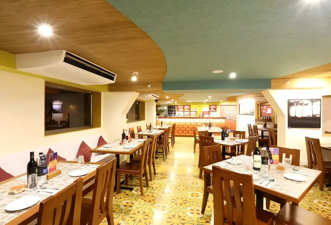 Restauracja i jedzenie w hotelu Grande Delmon