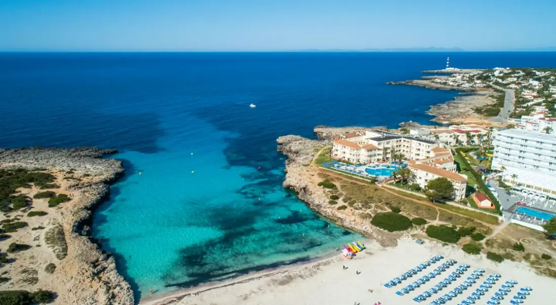 Plaża przy hotelu Grupotel Tamariscos