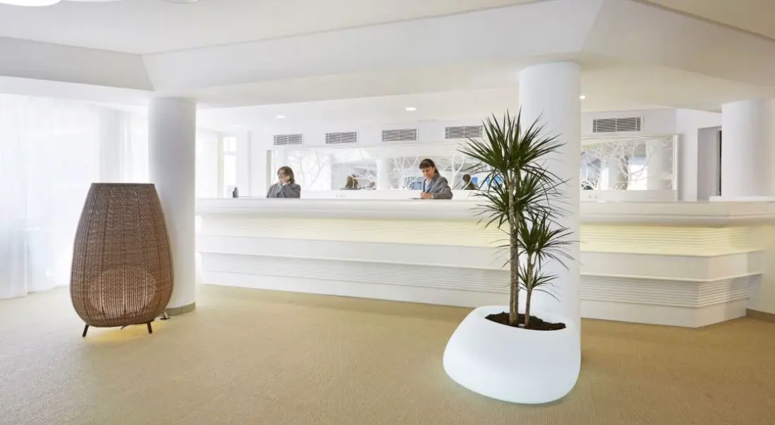 Lobby hotelu Grupotel Tamariscos