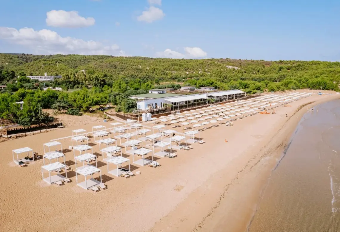 Plaża przy hotelu Gusmay & Suite Le Dune