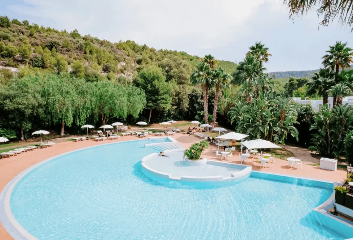 Basen w hotelu Gusmay & Suite Le Dune