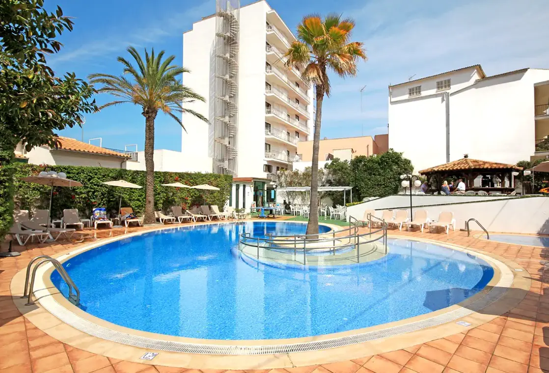 Basen w hotelu Ilusion Markus Park & Spa