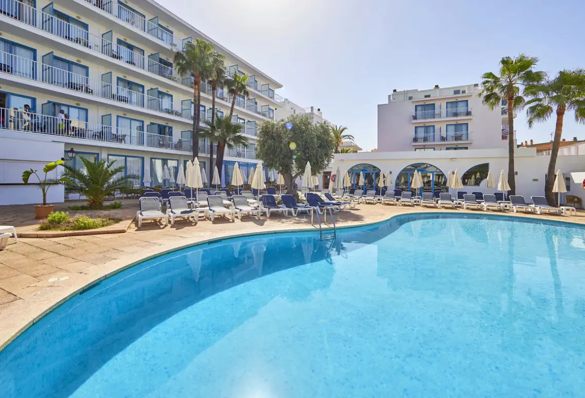 Basen w hotelu Ilusion Vista Blava