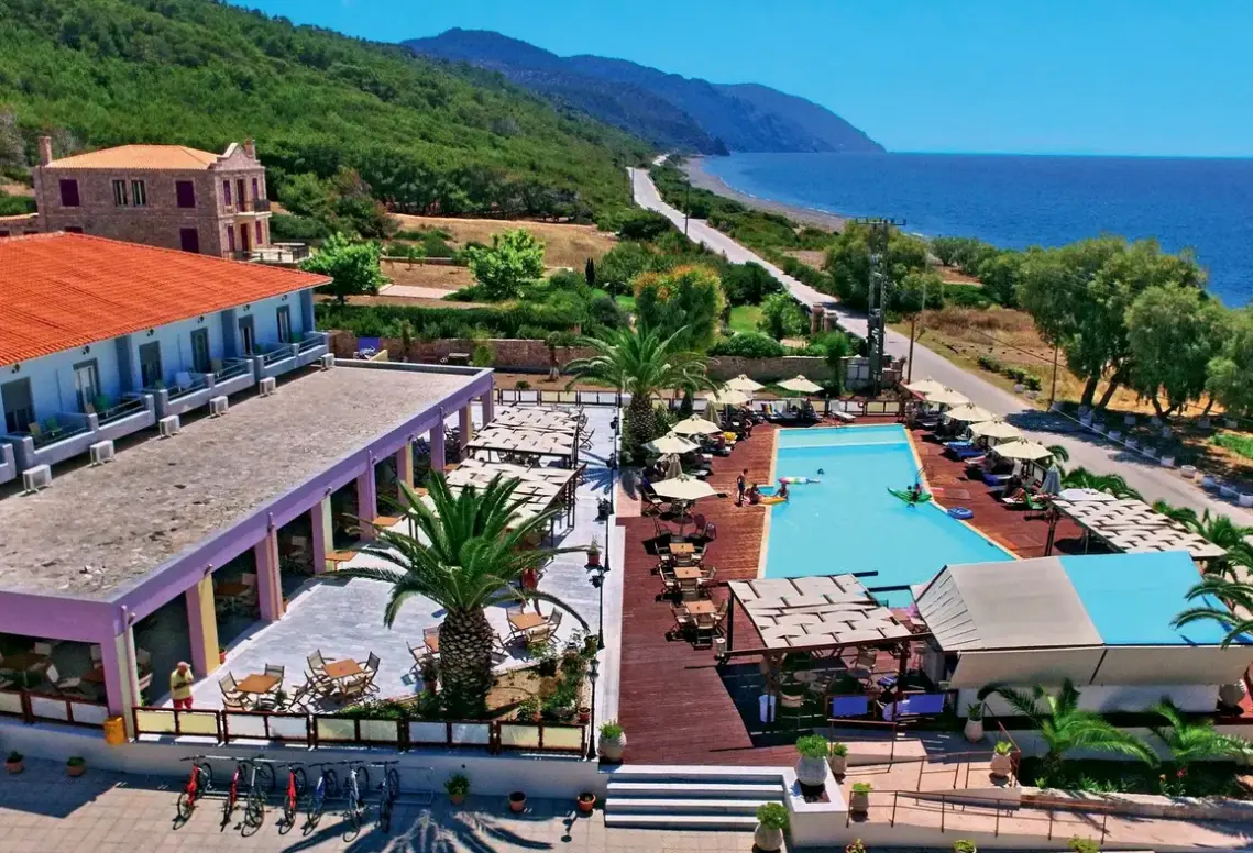 Basen w hotelu Irini Beach