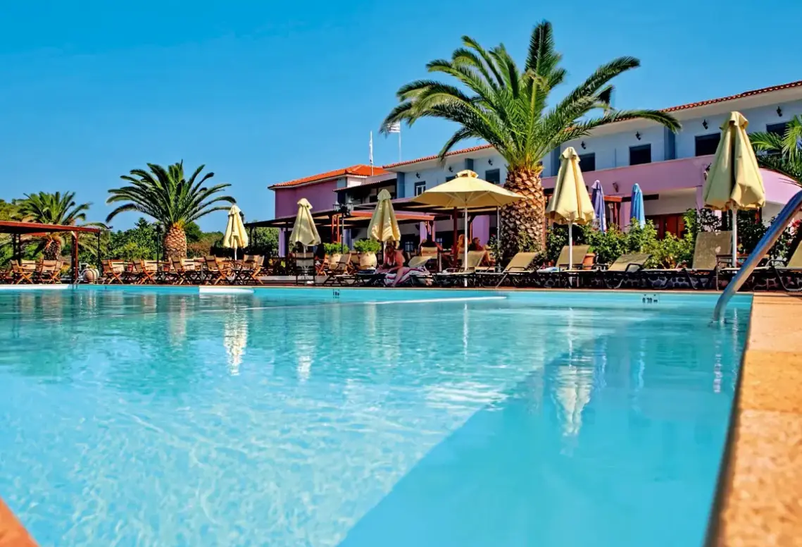 Basen w hotelu Irini Beach