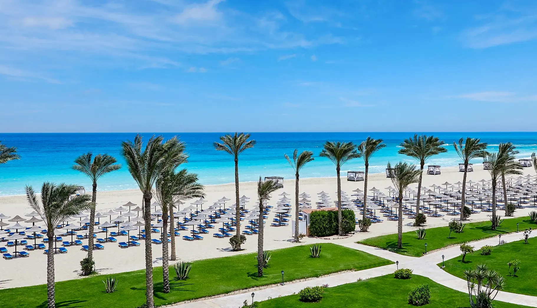 Plaża przy hotelu Jaz Almaza Beach Resort