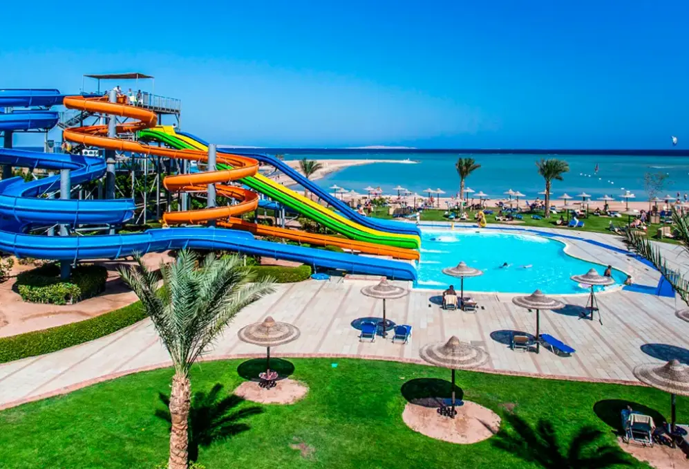Basen w hotelu Jaz Aquamarine Resort