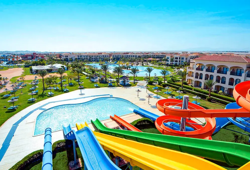 Basen w hotelu Jaz Aquamarine Resort