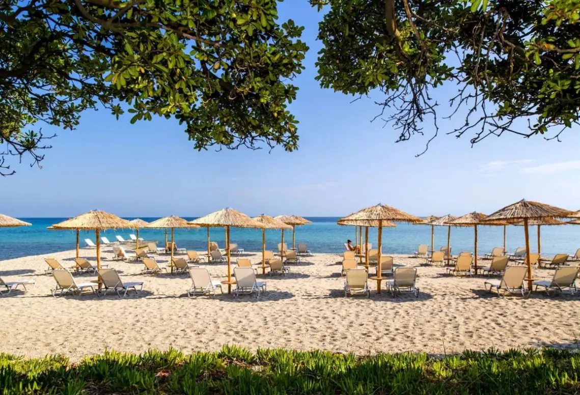 Plaża przy hotelu Kassandra Palace Hotel & Spa