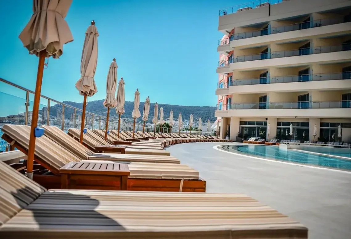 Basen w hotelu Konstantinos Palace