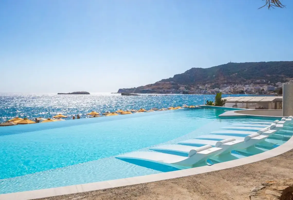 Basen w hotelu Konstantinos Palace