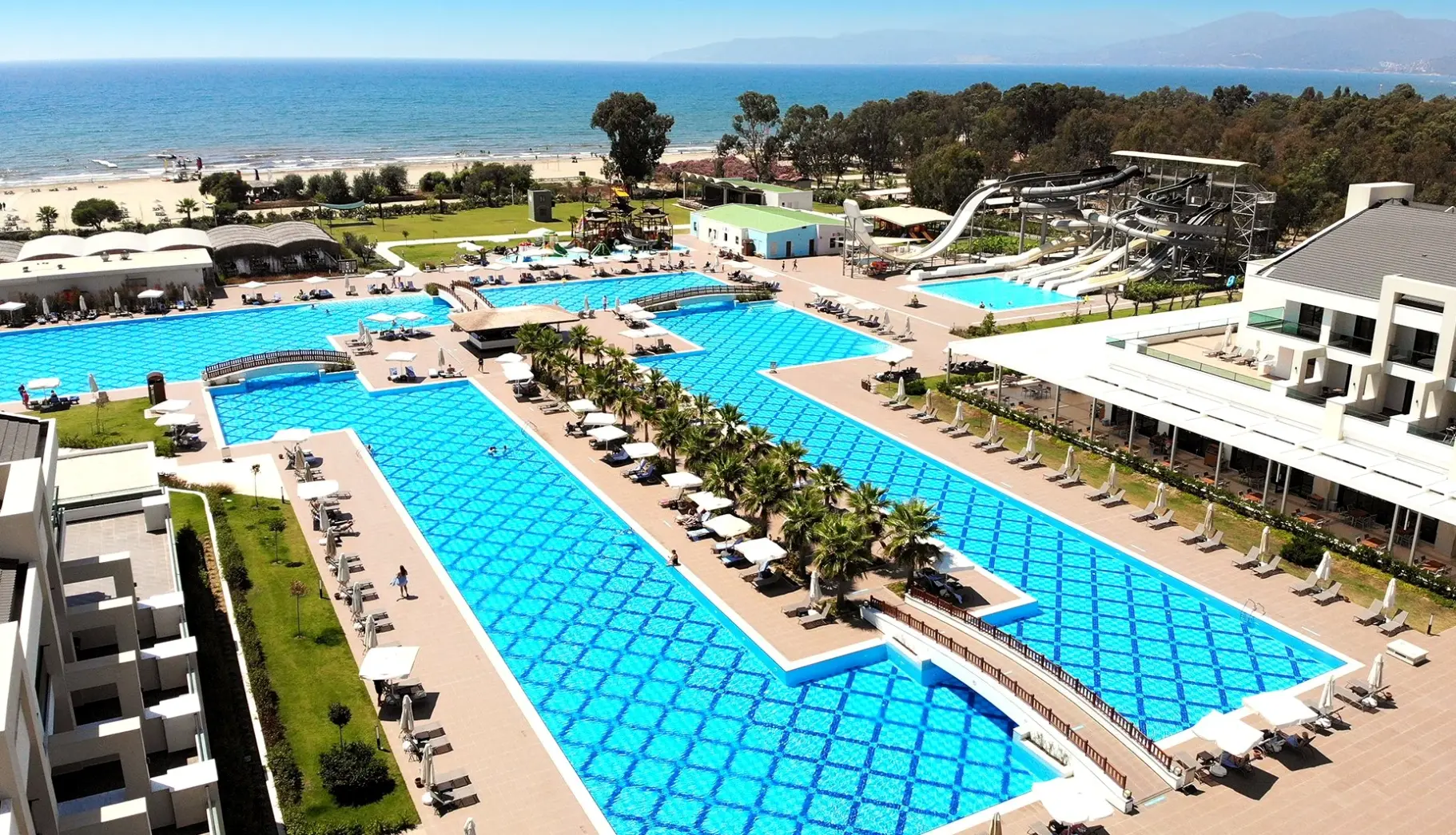 Basen w hotelu Korumar Ephesus Beach & SPA Resort