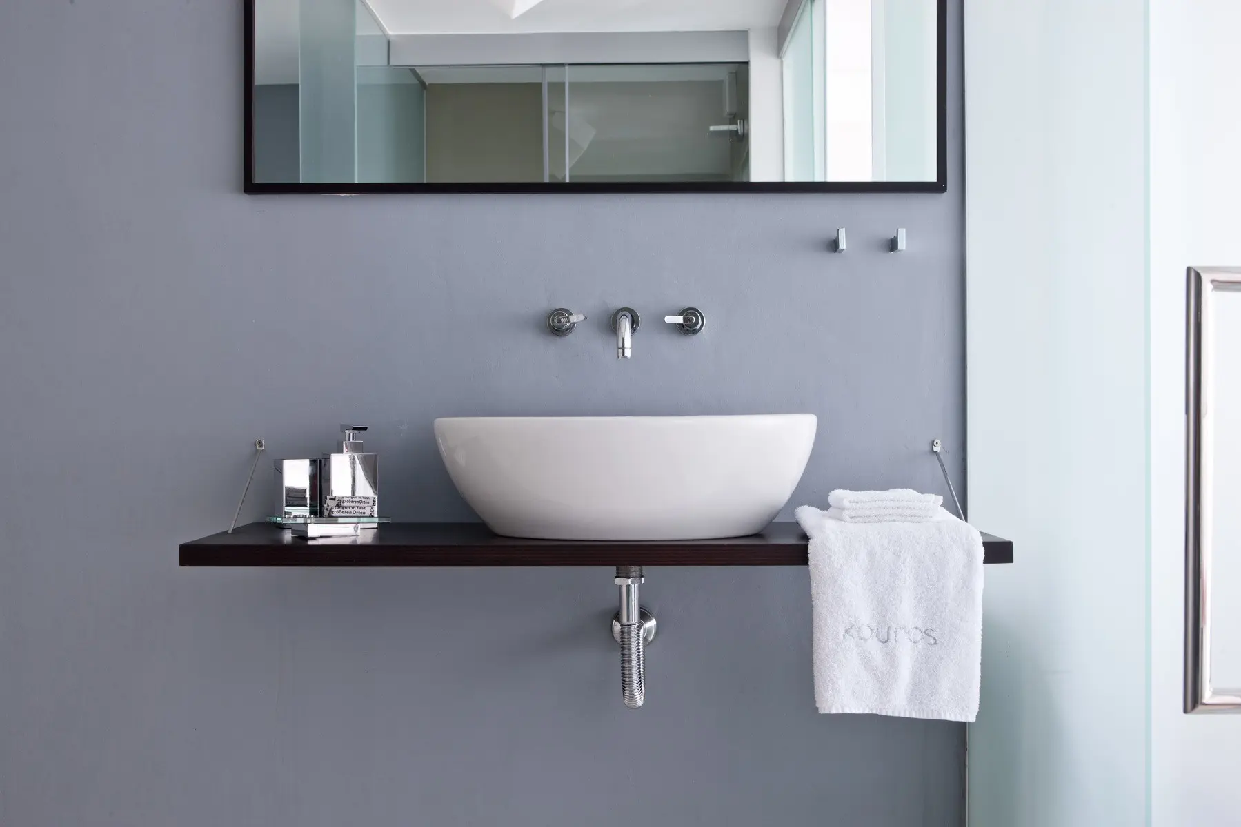 Kouros Palace — KOUROS HOTEL & SUITES