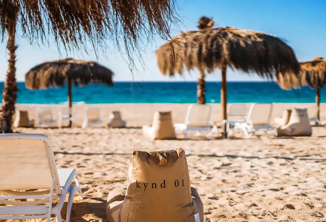 Plaża przy hotelu Kynd 01