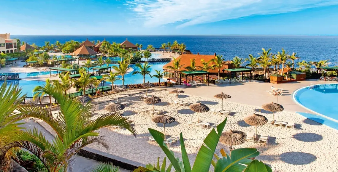 Basen w hotelu La Palma Princess