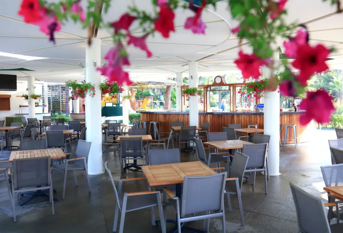 Restauracja i jedzenie w hotelu Labranda Alantur Resort