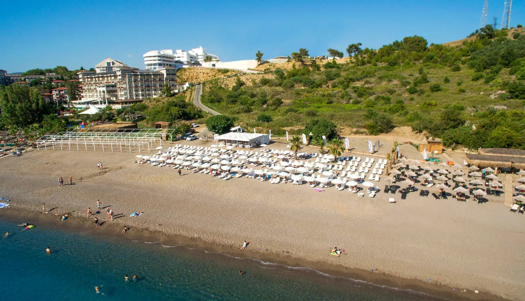 Plaża przy hotelu Laguna Beach Alya Resort