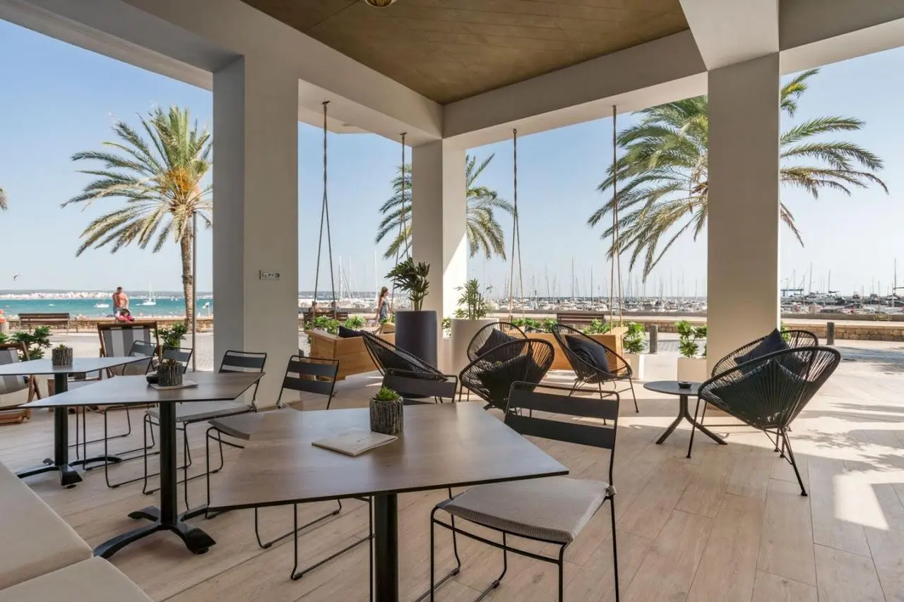 Restauracja i jedzenie w hotelu Las Arenas