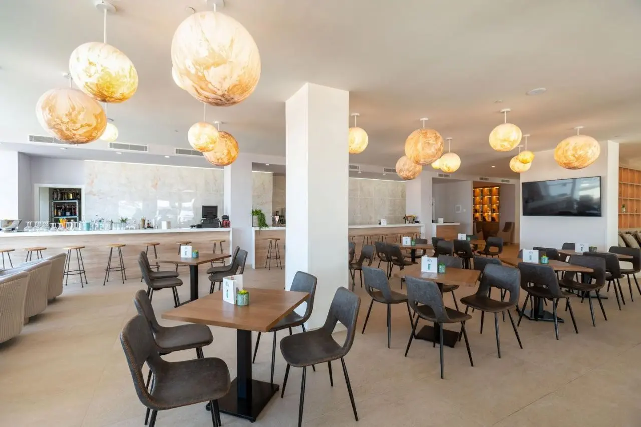 Restauracja i jedzenie w hotelu Las Arenas