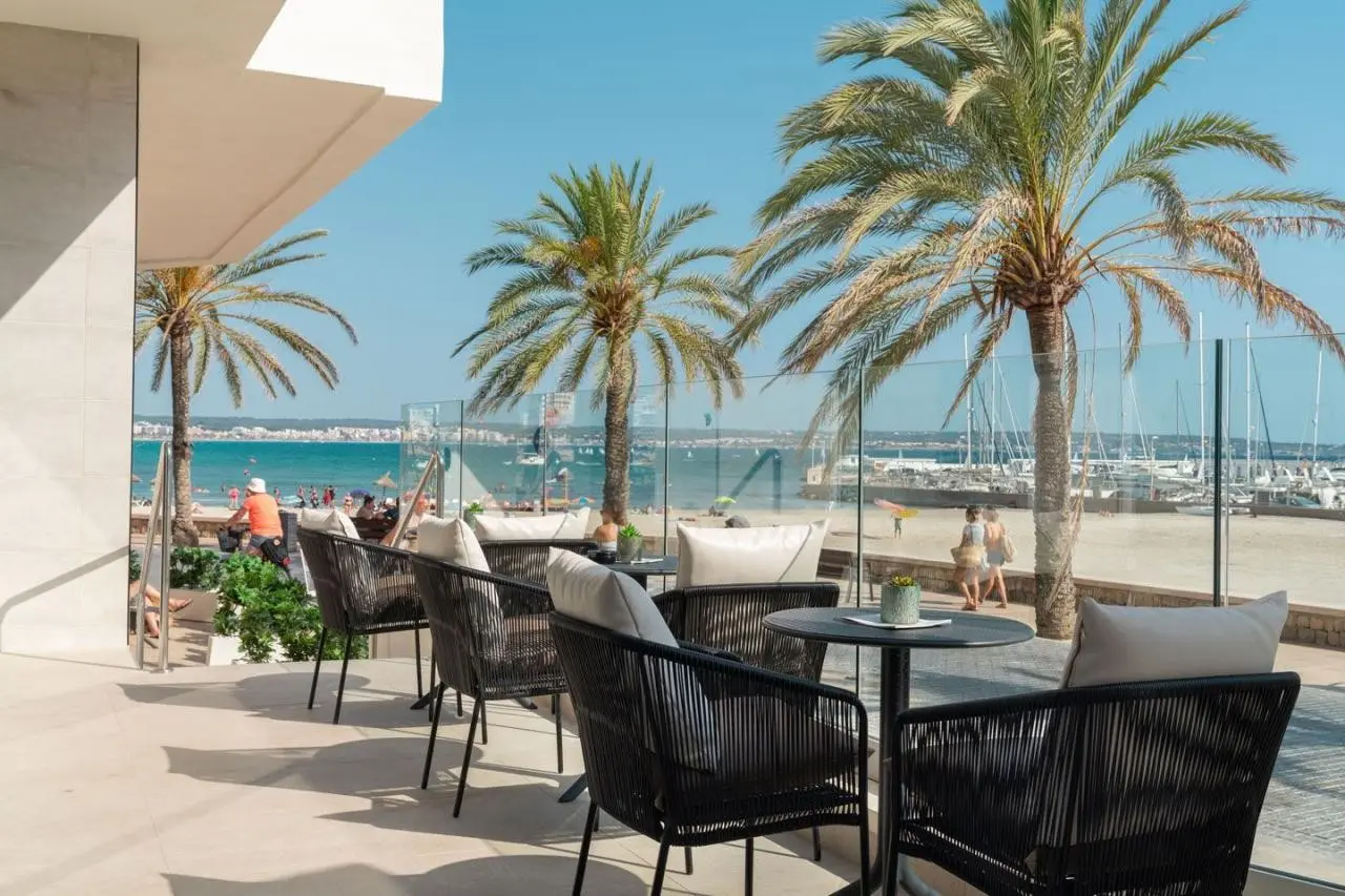 Plaża przy hotelu Las Arenas
