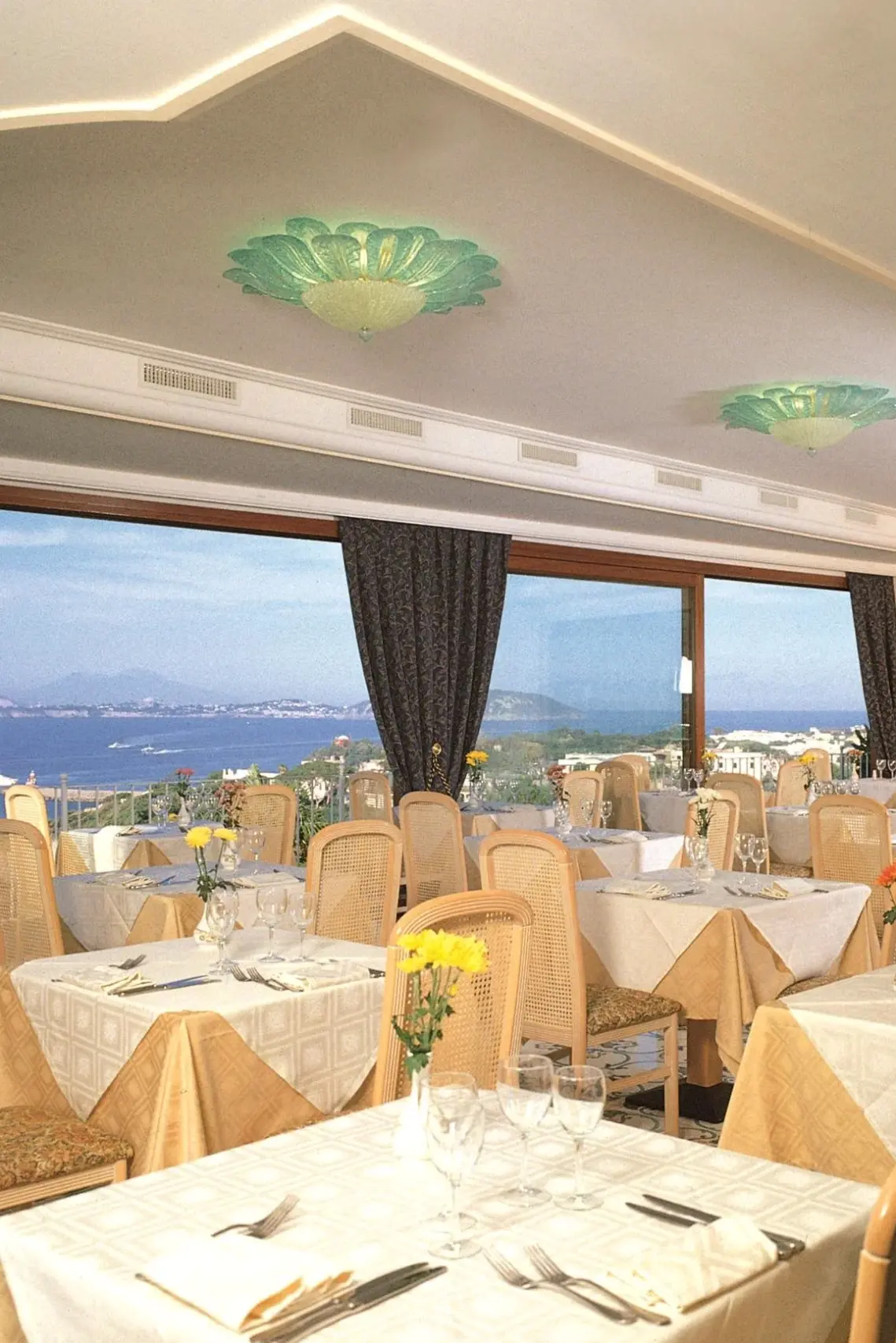 Restauracja i jedzenie w hotelu Le Querce Resort Sea Thermae & Spa