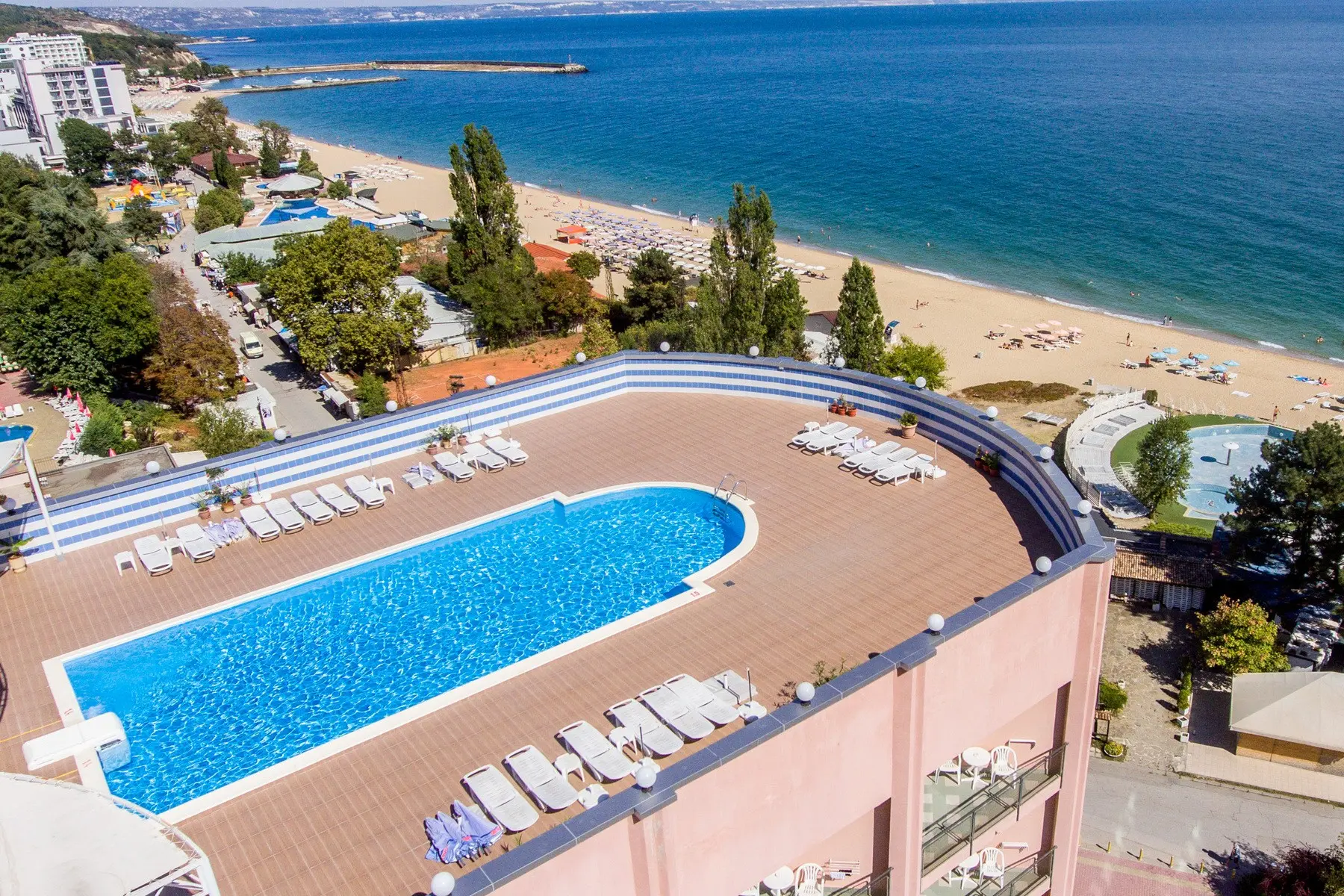 Basen w hotelu Lilia