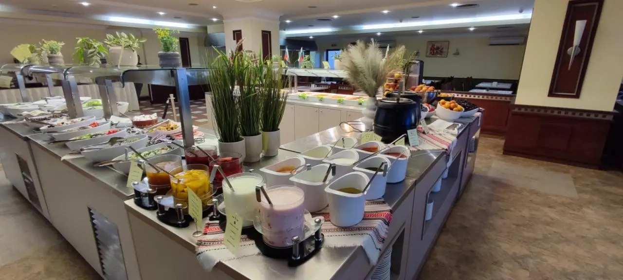 Restauracja i jedzenie w hotelu Lilia