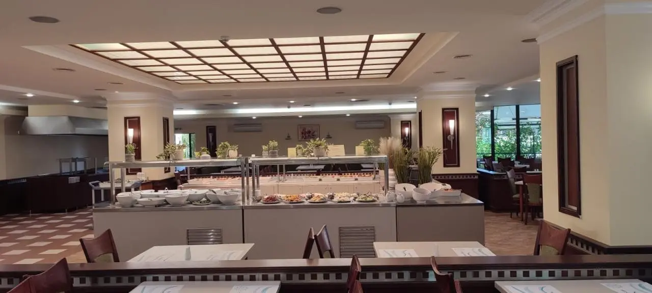 Restauracja i jedzenie w hotelu Lilia