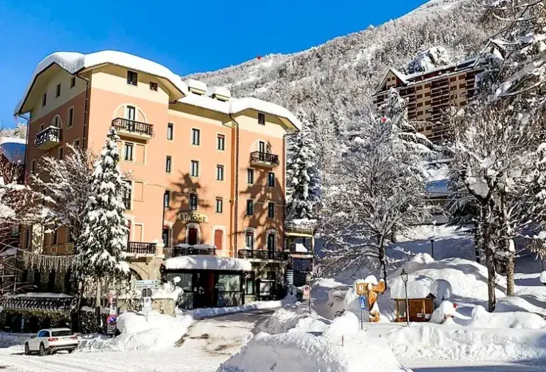 Obiekt hotelu Limone Palace