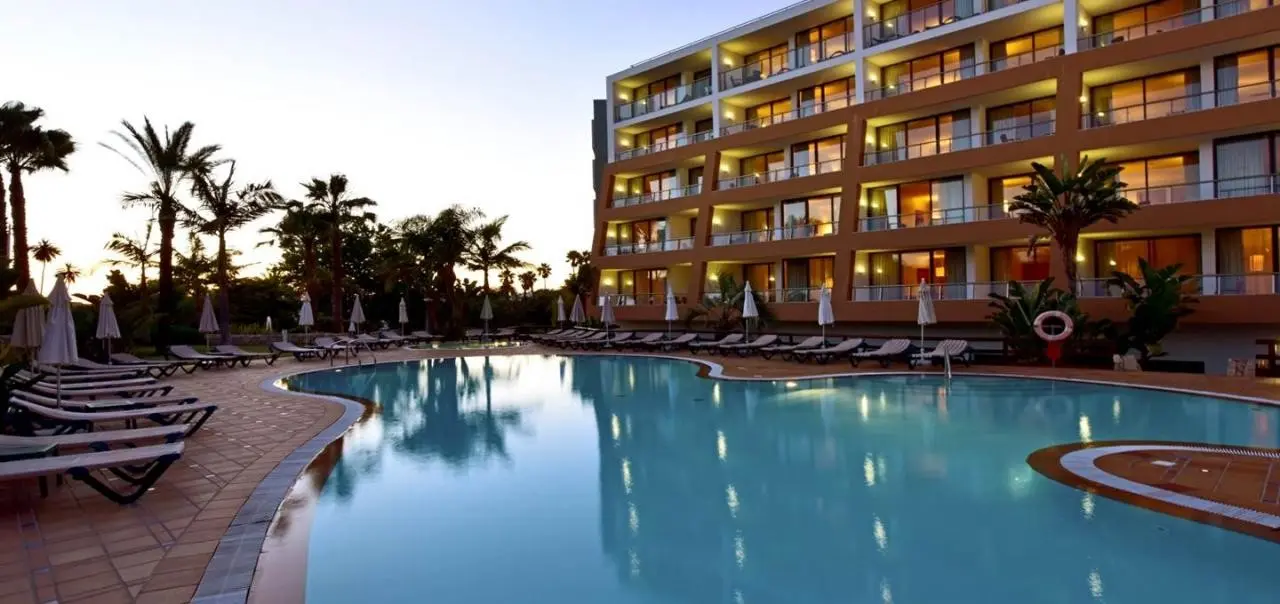 Basen w hotelu Lux Lisboa Park