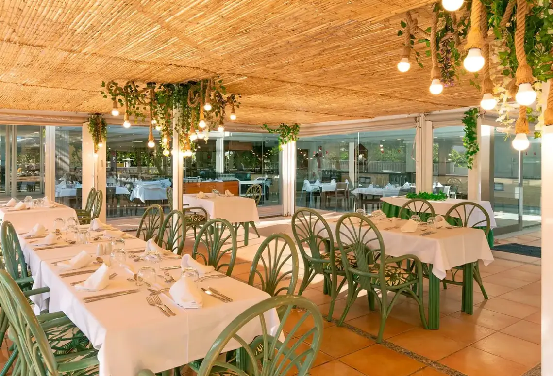 Restauracja i jedzenie w hotelu Mar Paguera & Spa