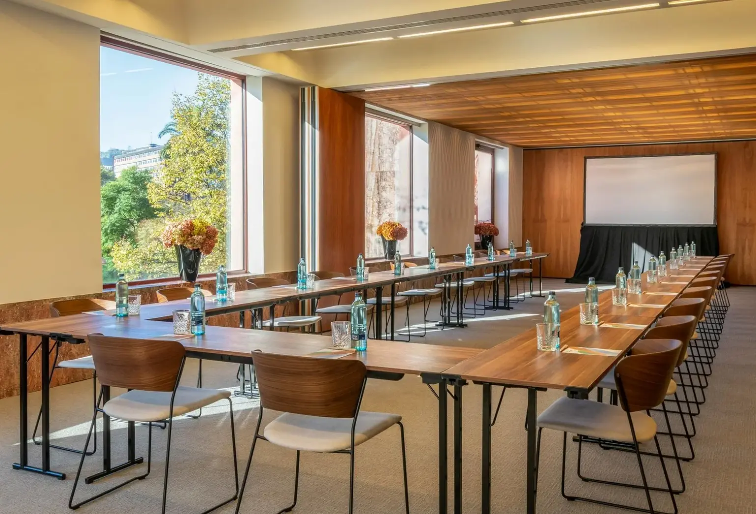 Restauracja i jedzenie w hotelu Meliá Bilbao