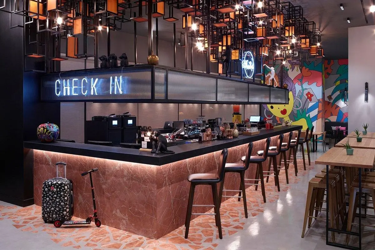 Lobby hotelu Moxy Athens City