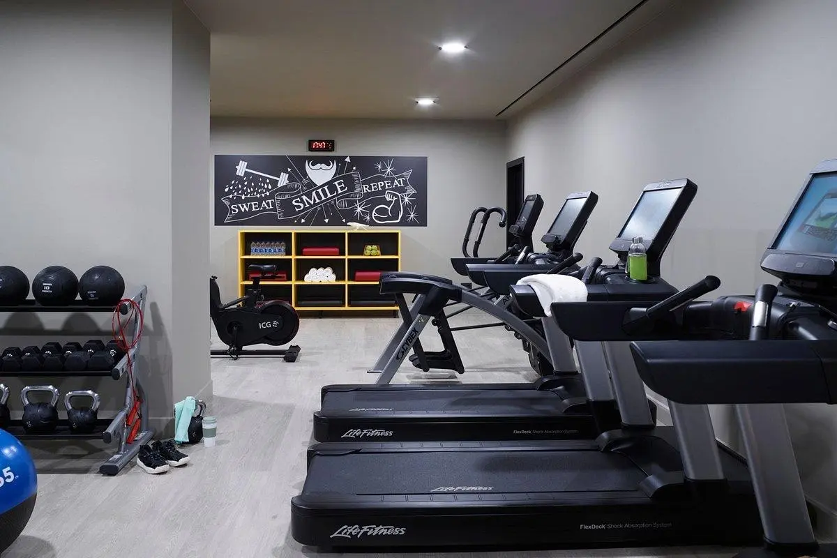 Siłownia w hotelu Moxy Athens City