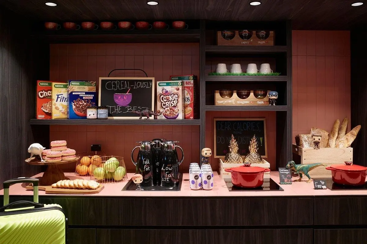 Restauracja i jedzenie w hotelu Moxy Athens City