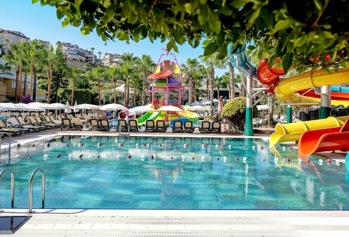 Basen w hotelu My Home Resort