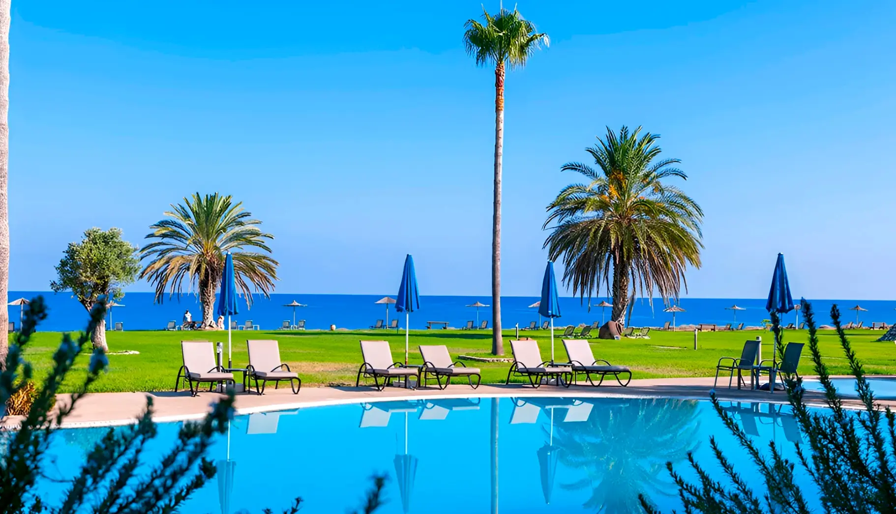 Basen w hotelu Natura Beach Hotel & Villas