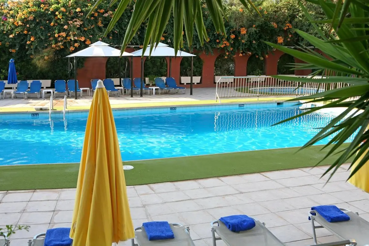 Basen w hotelu Navarria Blue
